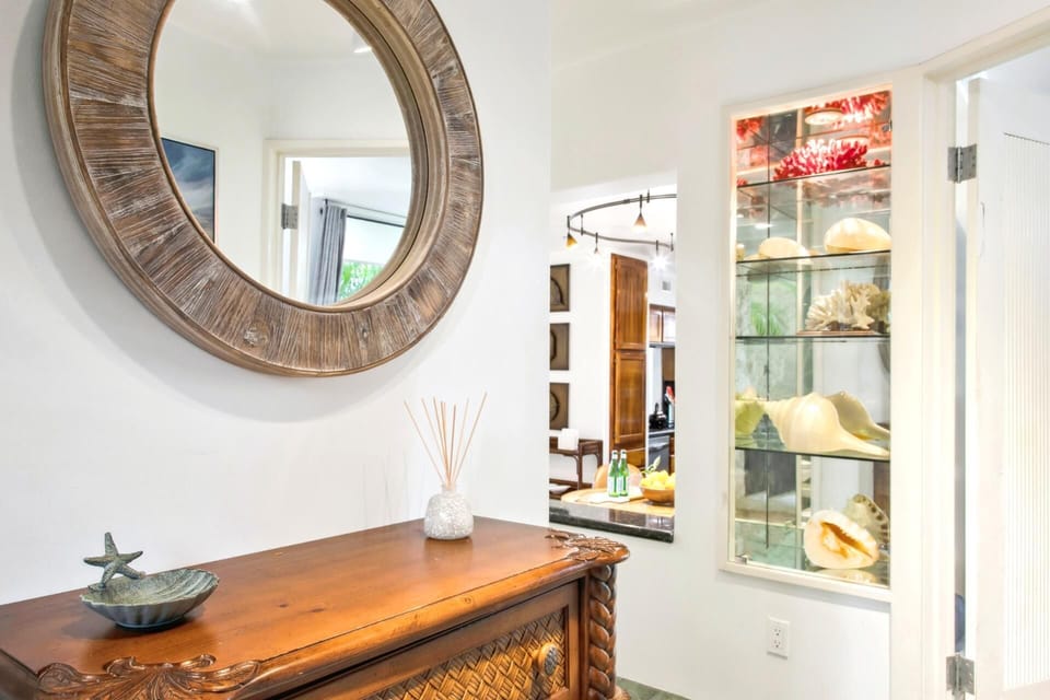 Condo (2 Bedrooms) | Property entrance