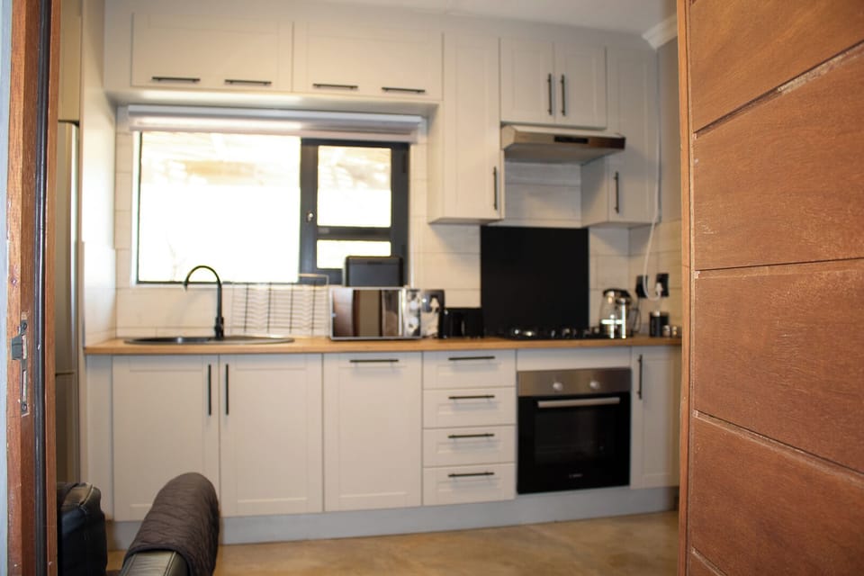 Cottage | Private kitchen | Fridge, microwave, oven, stovetop
