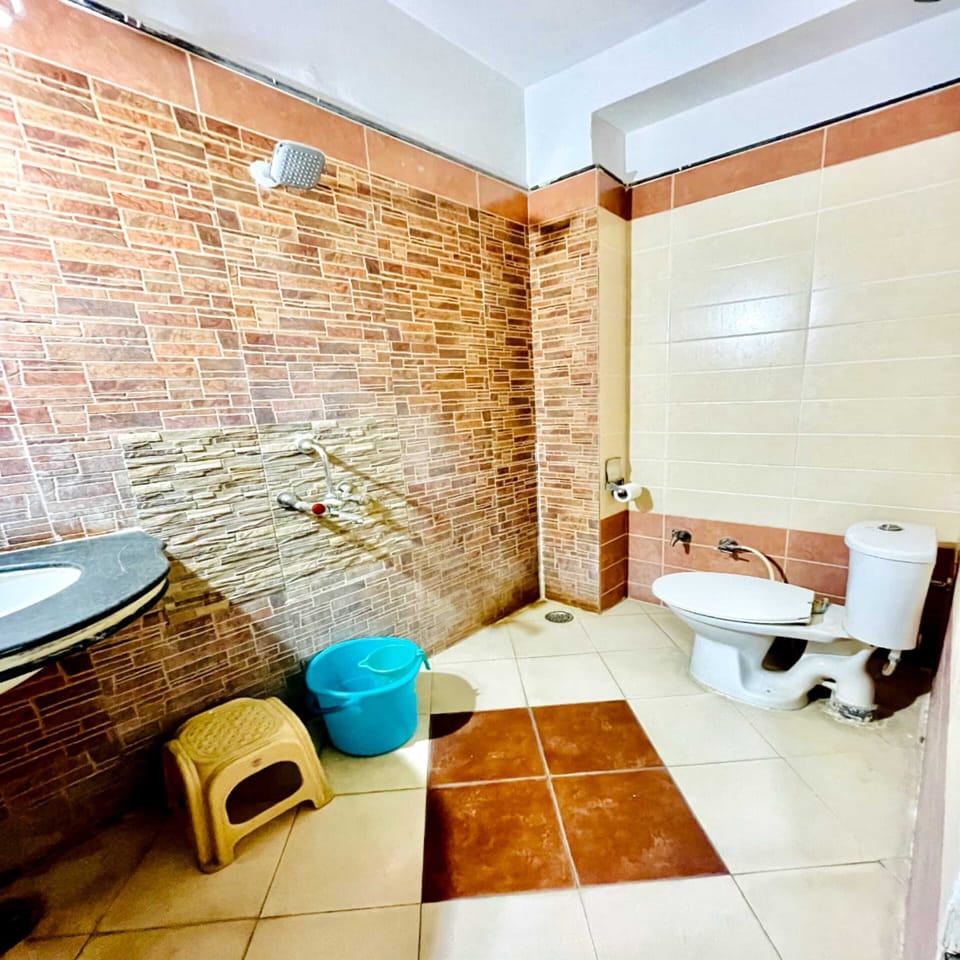 Business Room | Bathroom