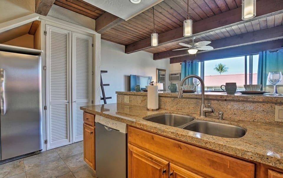Condo, 2 Bedrooms | Private kitchen | Fridge, microwave, oven, dishwasher