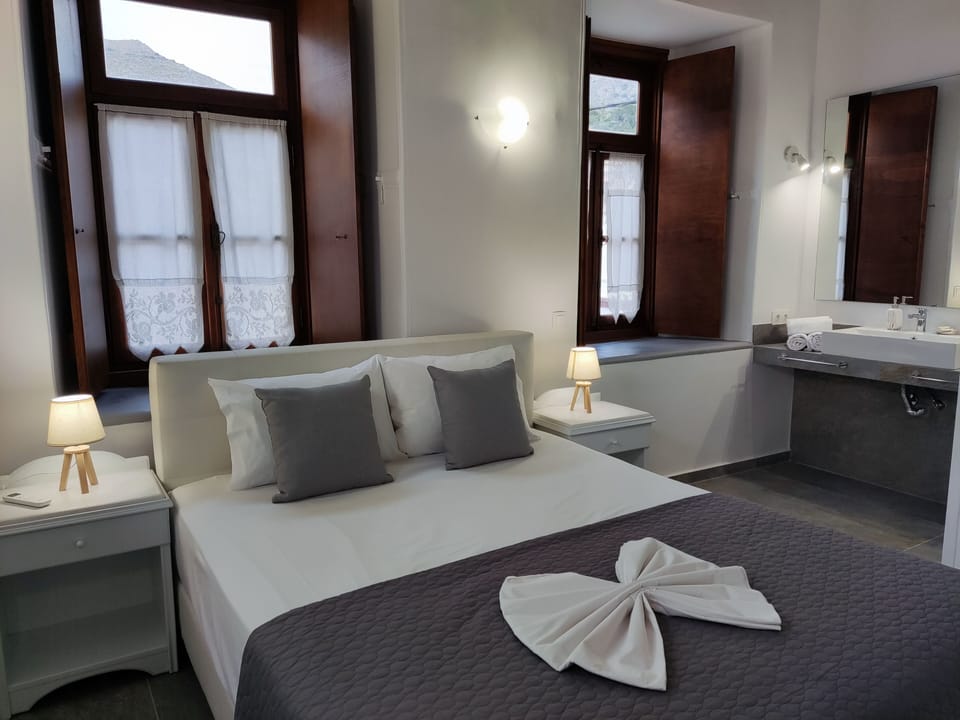 Apartment | Blackout drapes, soundproofing, iron/ironing board, free WiFi
