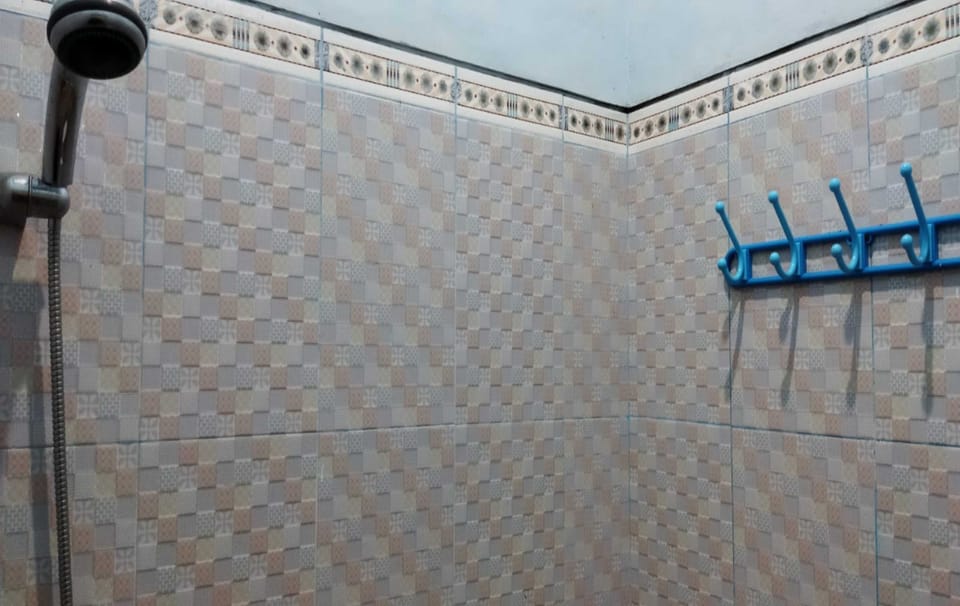 Standard Double Room | Bathroom