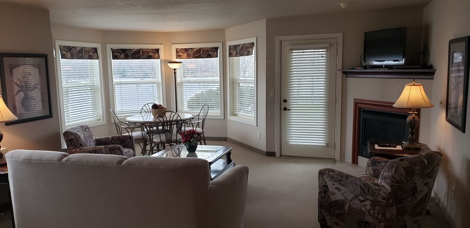 Condo, 1 Bedroom | Living room | Fireplace