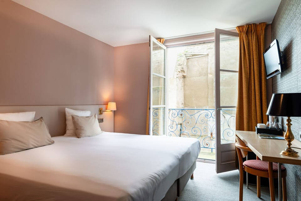 Standard Room, Partial Sea View | Premium bedding, in-room safe, desk, soundproofing