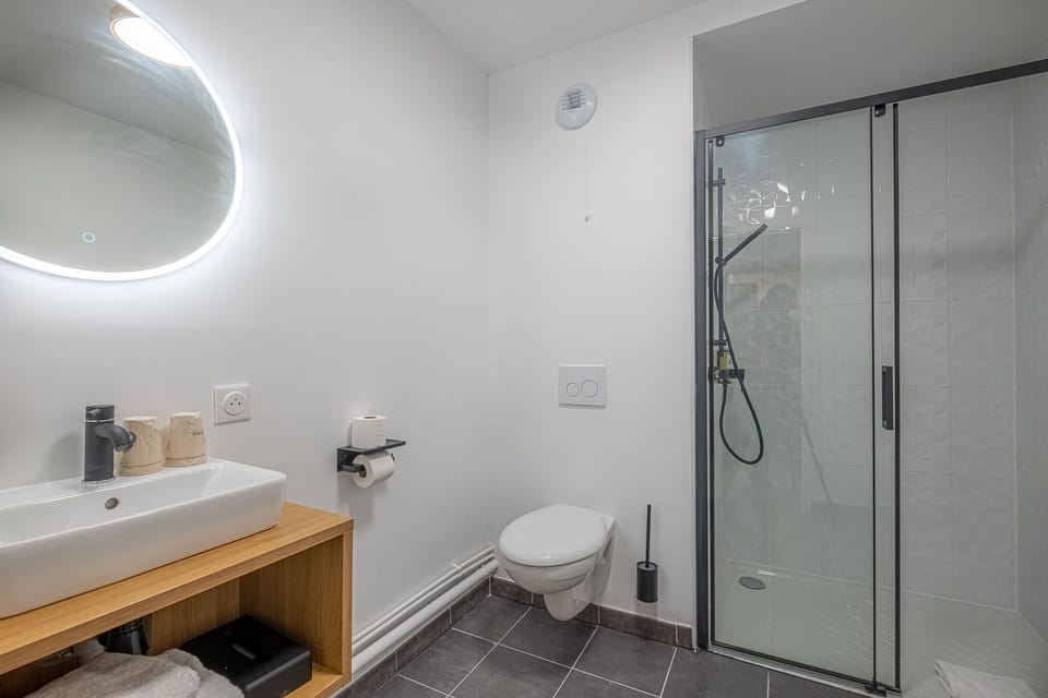 Shower, free toiletries, hair dryer, towels