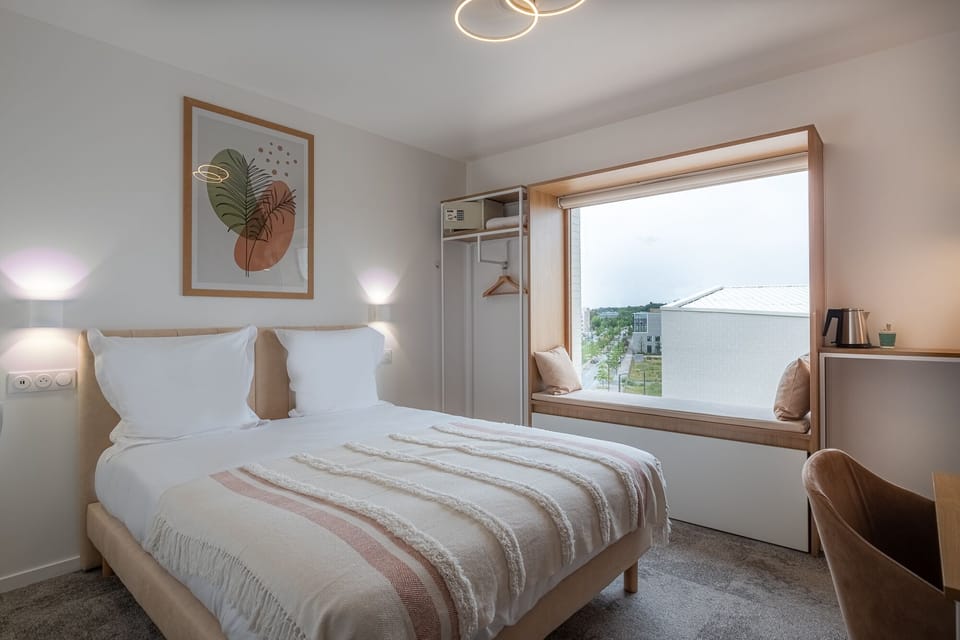 Double Room | In-room safe, desk, laptop workspace, soundproofing