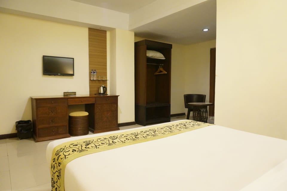 Standard Double or Twin Room | Minibar, WiFi (free)