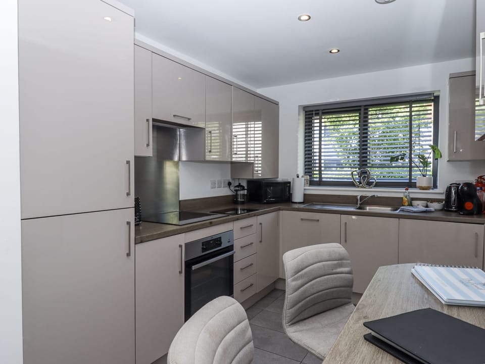 Cottage | Private kitchen | Fridge, dishwasher, electric kettle, toaster