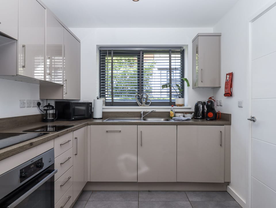 Cottage | Private kitchen | Fridge, dishwasher, electric kettle, toaster