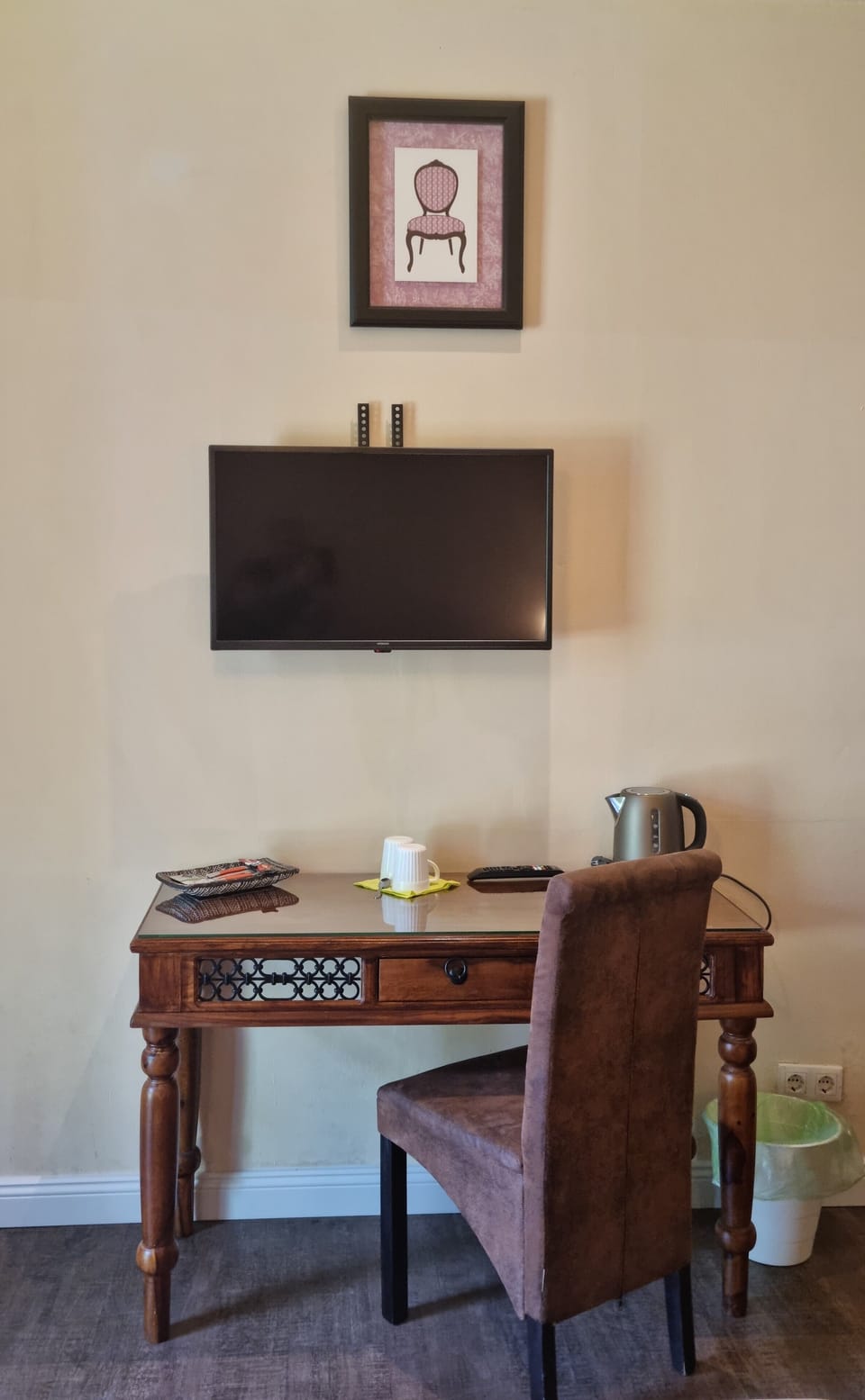 Standard Double Room, Private Bathroom | Individually decorated, individually furnished, desk, iron/ironing board