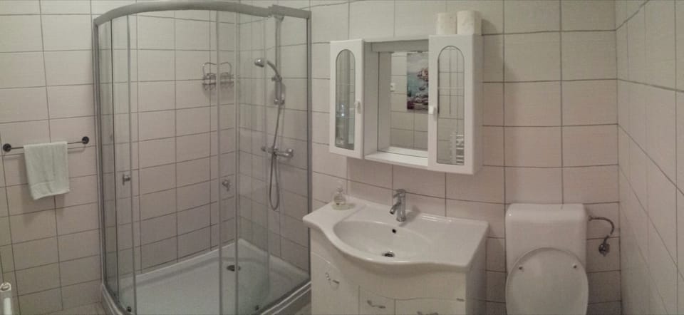 Standard Double Room, Shared Bathroom | Bathroom | Shower, hair dryer, towels