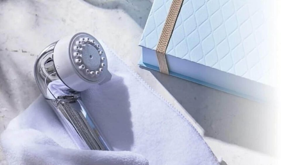 Combined shower/tub, free toiletries, hair dryer, slippers