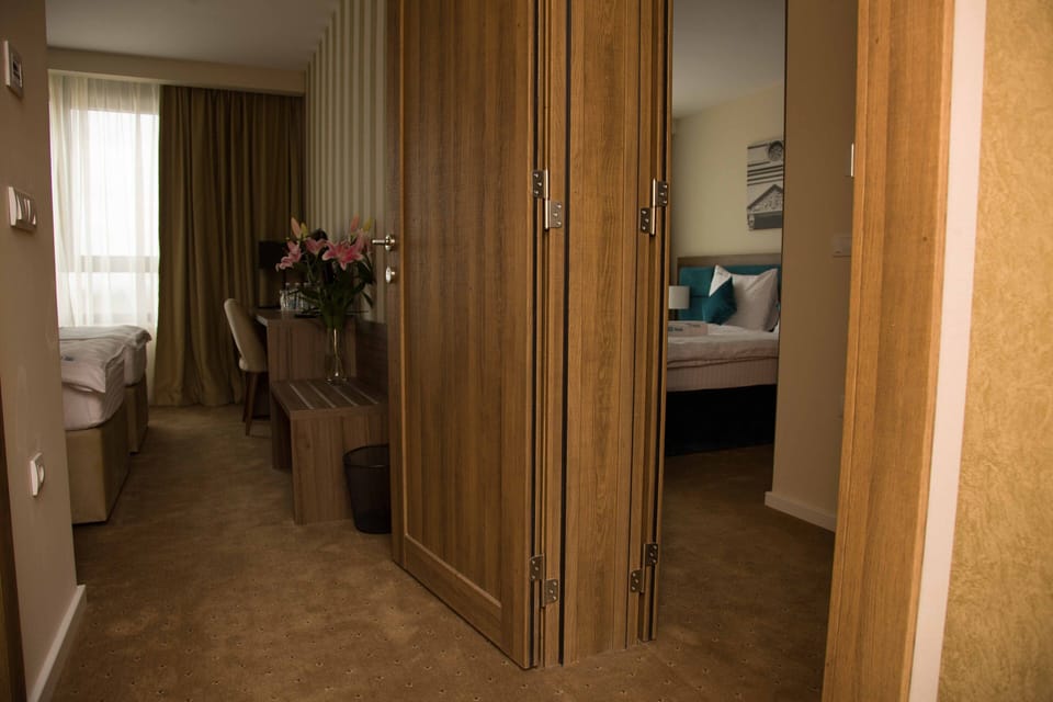 Family Apartment | In-room safe, iron/ironing board, free WiFi, bed sheets