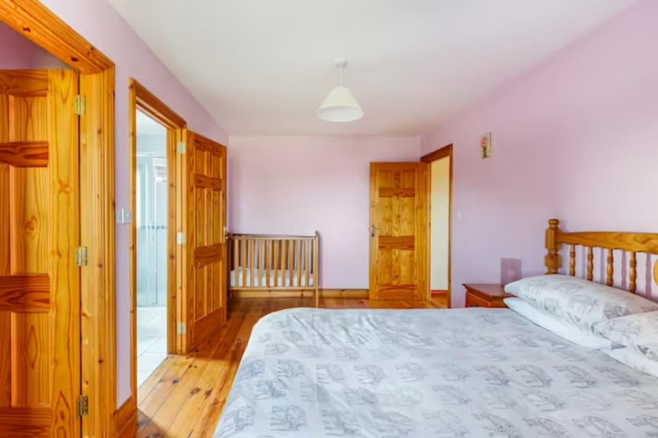 Large Country House, Sleeps 10, Family Friendly House in County Mayo