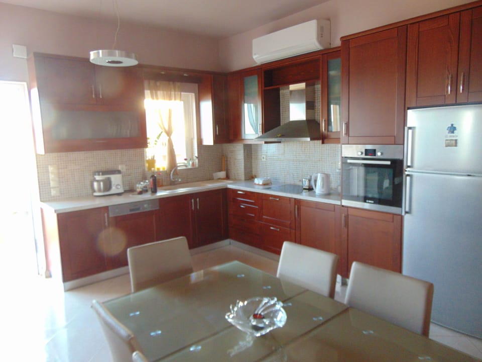 Comfort House, 1 Bedroom, Balcony, Beachfront | Private kitchen | Full-size fridge, oven, dishwasher, coffee/tea maker