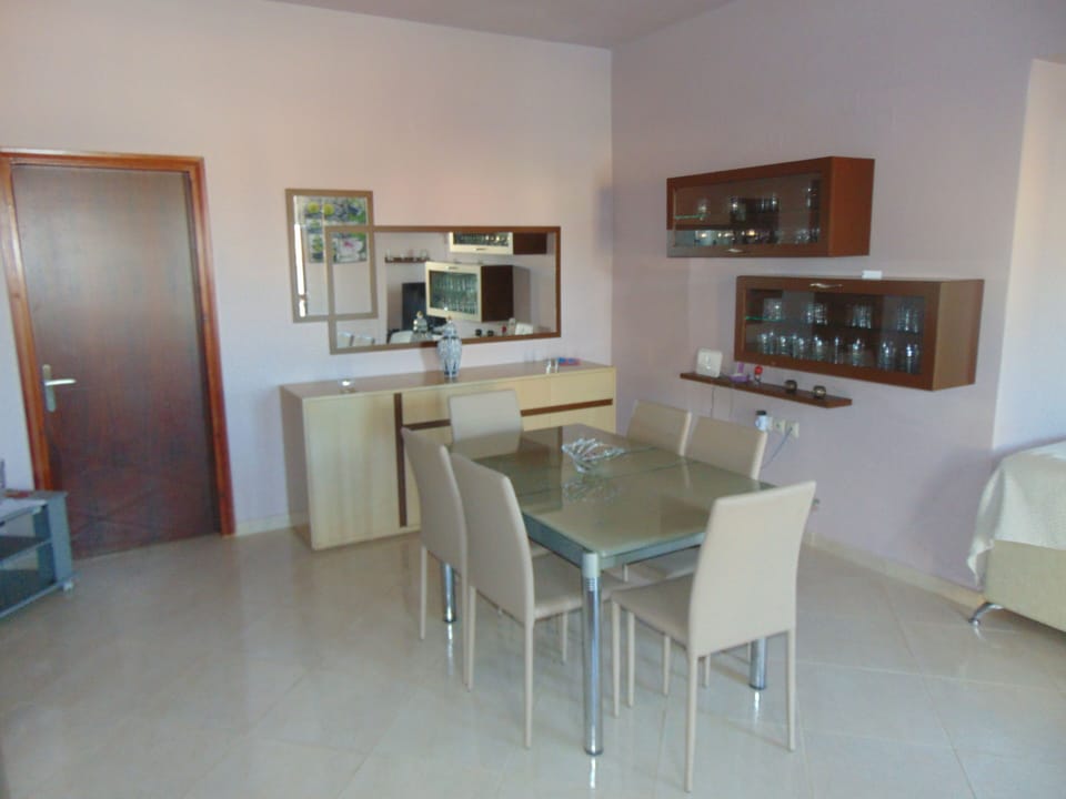 Comfort House, 1 Bedroom, Balcony, Beachfront | In-room dining