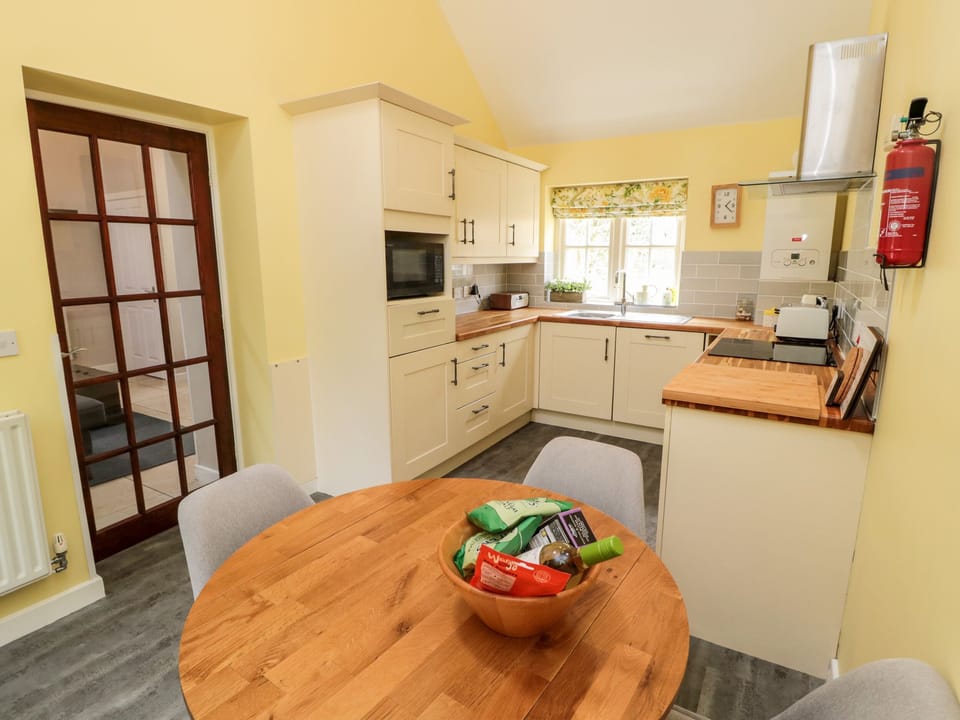 Cottage | Private kitchen | Fridge, microwave, dishwasher, electric kettle
