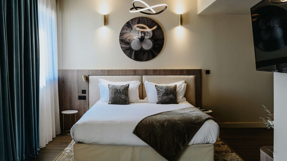Executive Room | Memory foam beds, individually decorated, individually furnished, desk