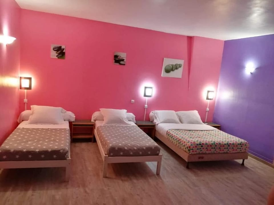 Family Quadruple Room | Desk, soundproofing, WiFi (free)