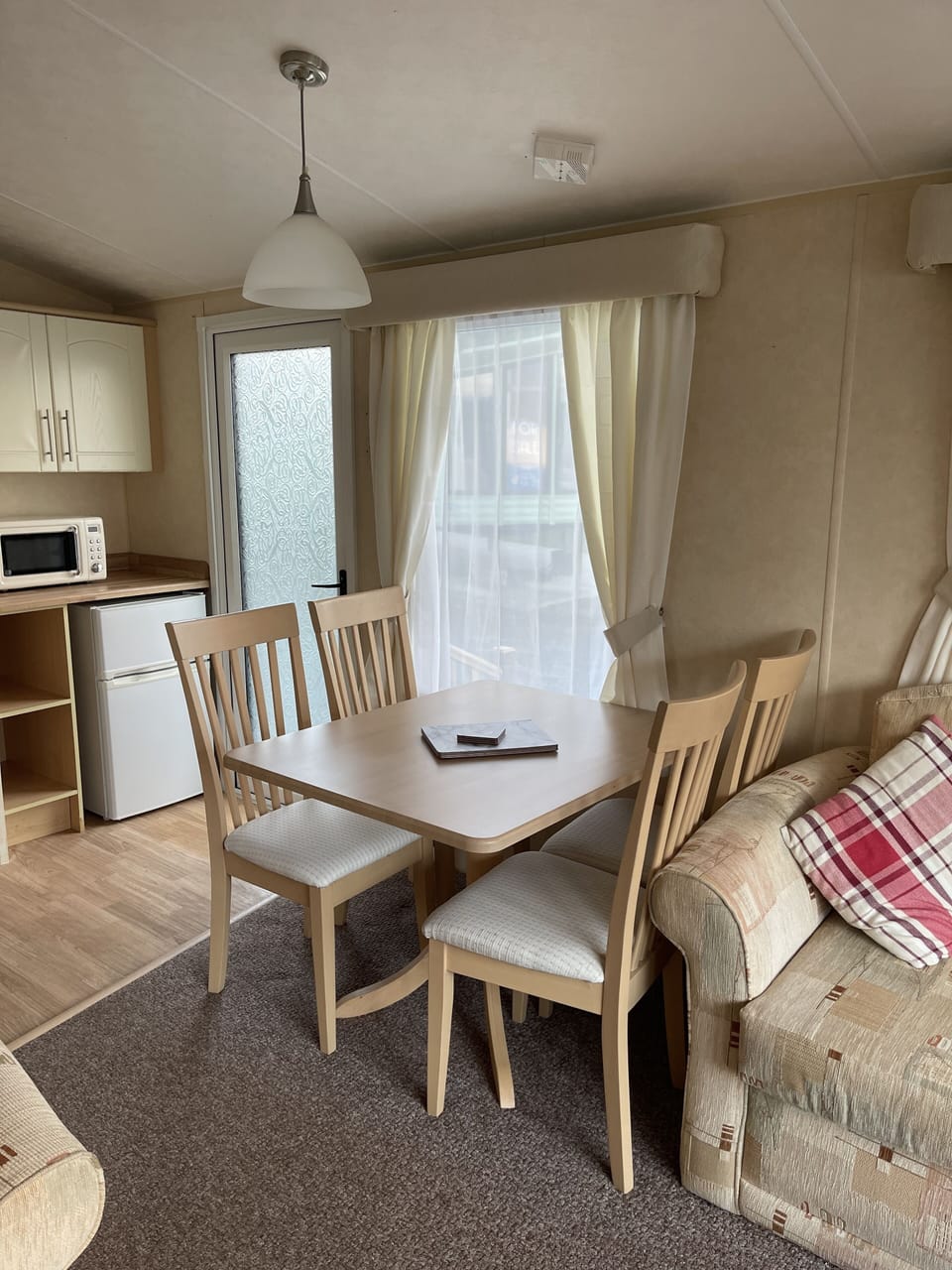 Cabin | Private kitchen | Fridge, microwave, oven, stovetop
