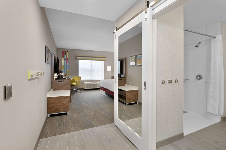 Standard Room, 1 King Bed, Accessible (Roll-In Shower) | Bathroom shower