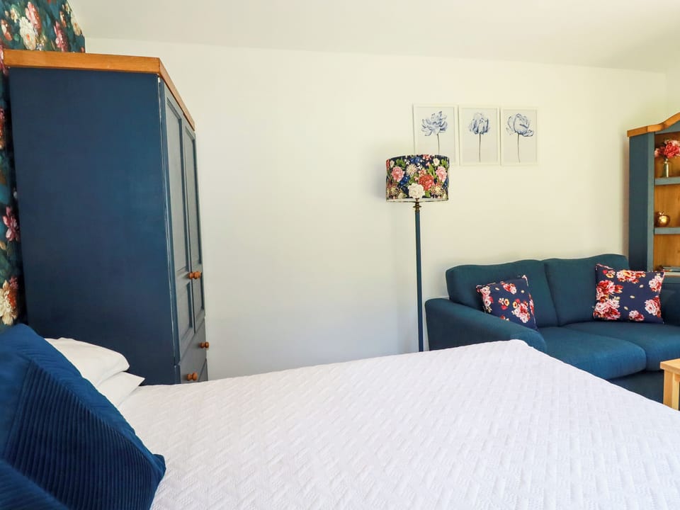 1 bedroom, individually decorated, individually furnished, free WiFi