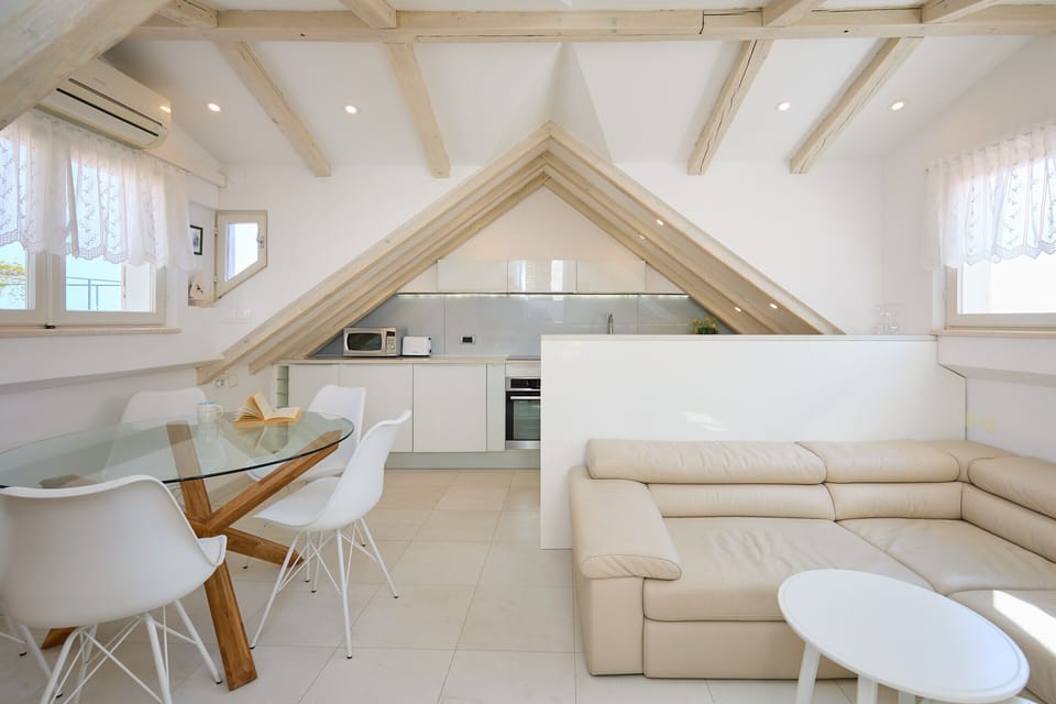 Apartment (3 Bedrooms) | Living area | TV