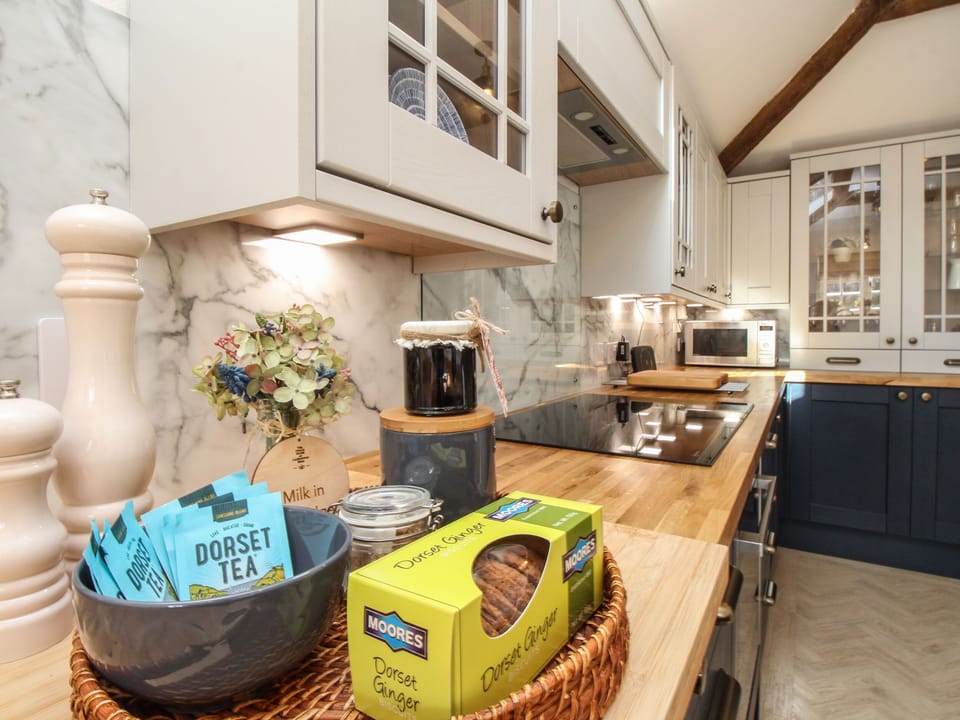 Cottage | Private kitchen | Fridge, microwave, dishwasher, electric kettle
