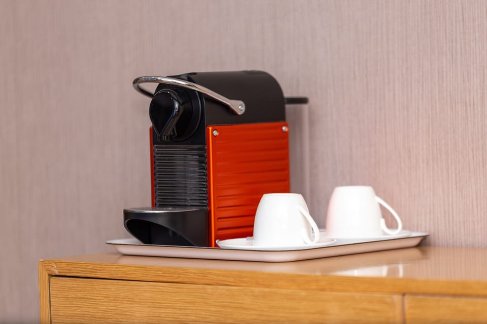 Business Suite | Premium bedding, pillowtop beds, minibar, in-room safe