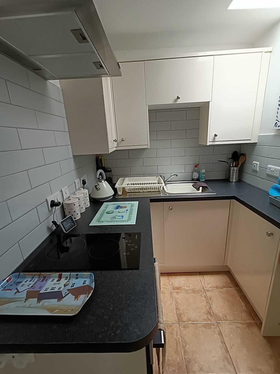 Cottage | Private kitchen | Fridge, microwave, oven, stovetop
