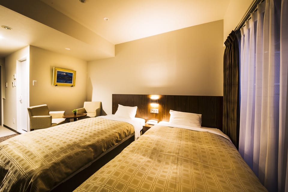 Twin Room, Non Smoking | Blackout drapes, iron/ironing board (on request), WiFi (free)