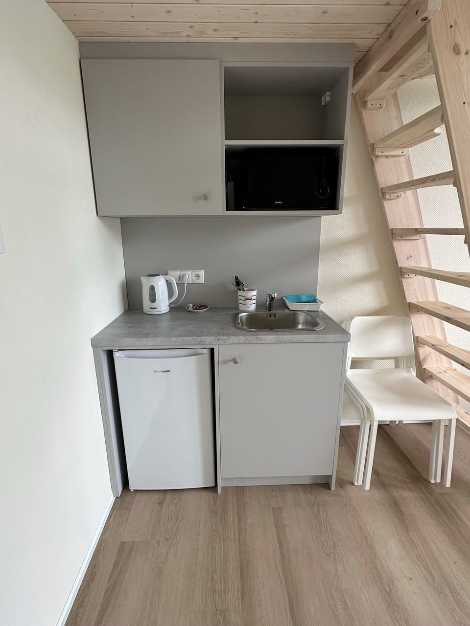 Economy Twin Room (no balcony) | Living area | Flat-screen TV