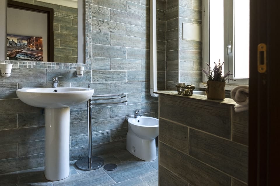 Superior Double Room | Bathroom | Shower, free toiletries, hair dryer, bathrobes