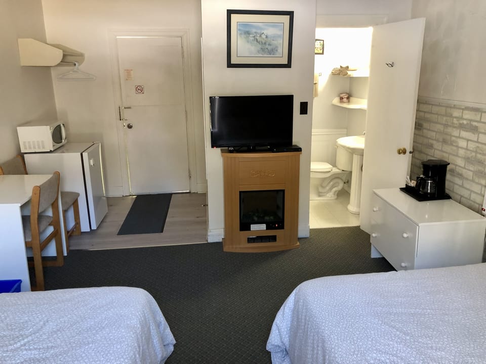 Quadruple Room | Premium bedding, down comforters, soundproofing, free WiFi
