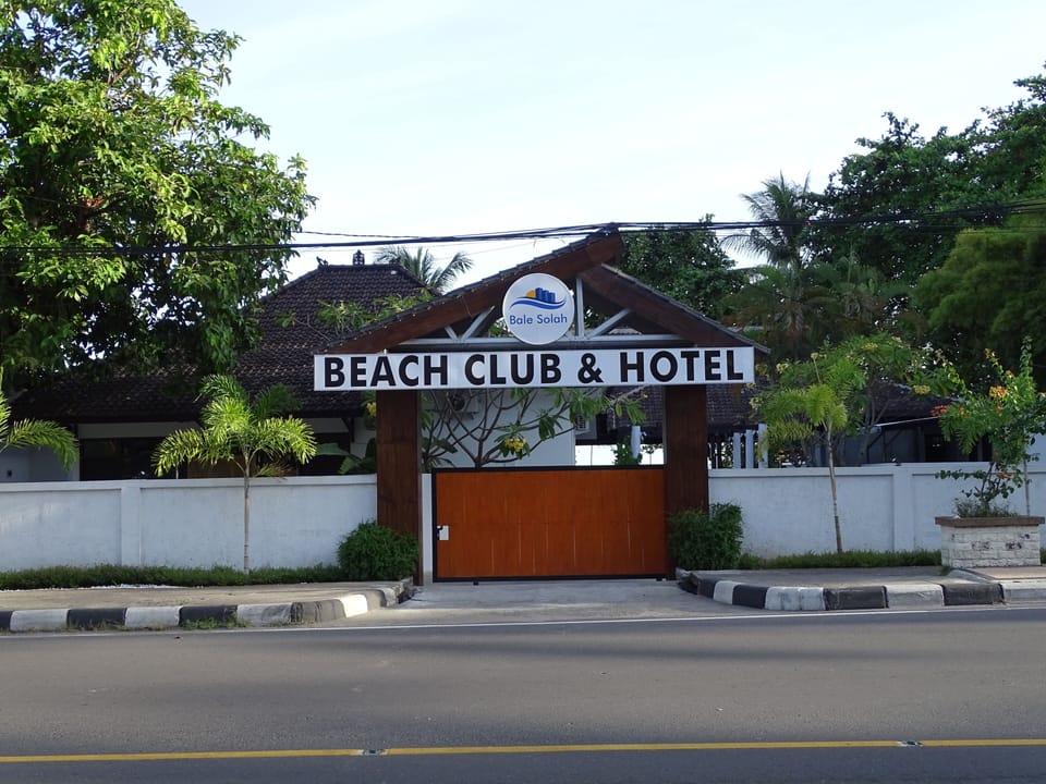 Beach Club Lombok by Bale Solah Bed and Breakfast in Batu Layar