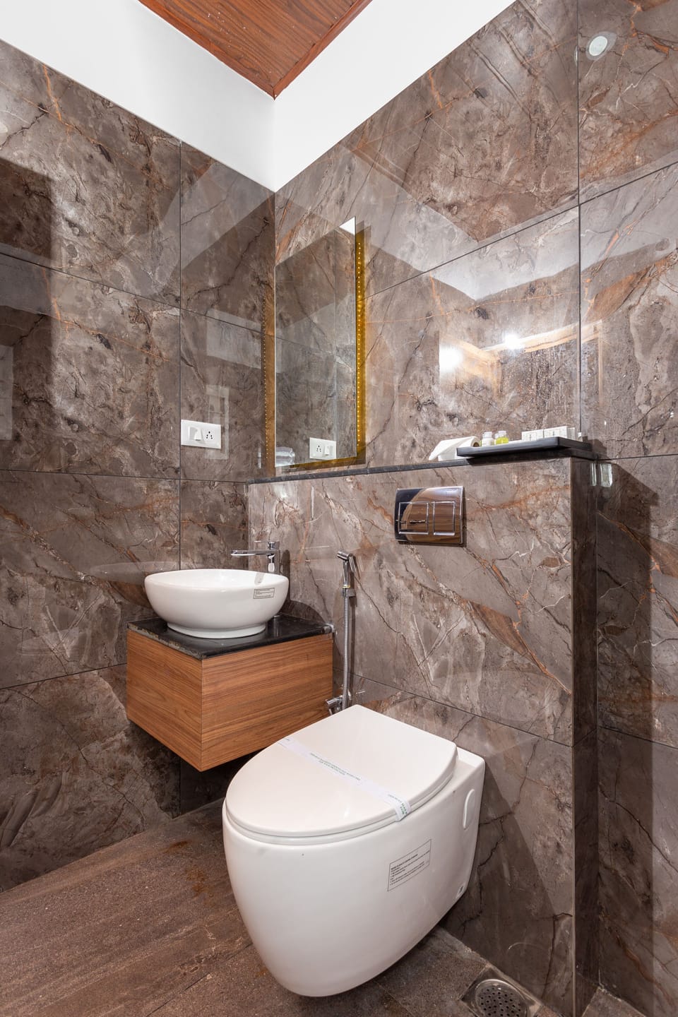 Premium Villa | Bathroom | Shower, rainfall showerhead, free toiletries, hair dryer