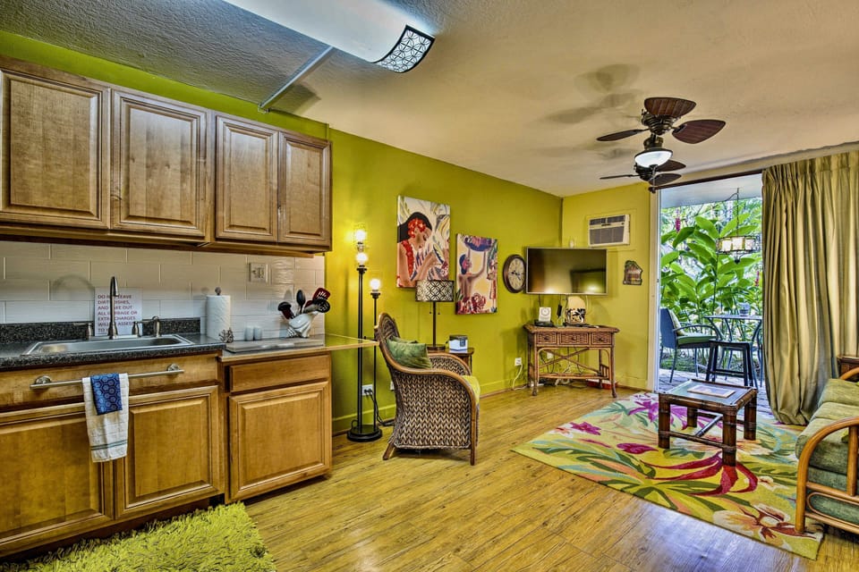 Studio | Private kitchen | Fridge, coffee/tea maker, toaster