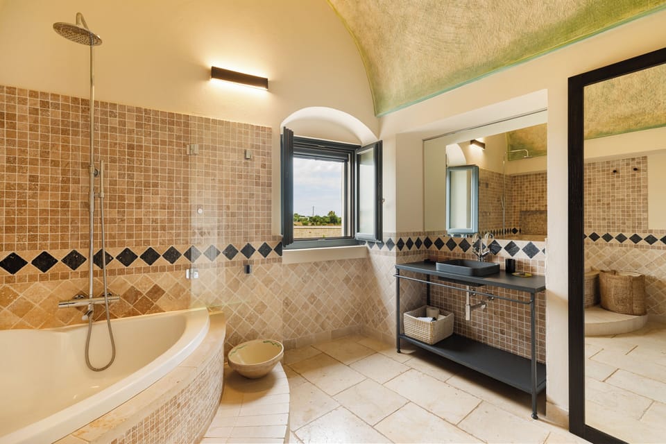Exclusive Suite | Bathroom | Free toiletries, hair dryer, bathrobes, slippers
