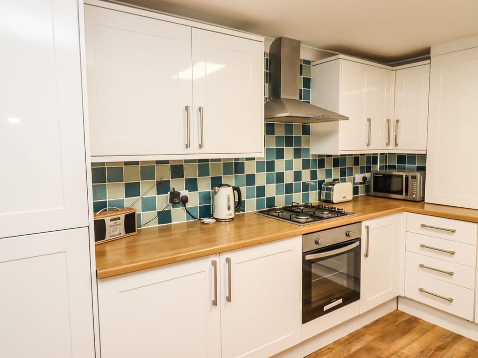 Cottage | Private kitchen | Fridge, dishwasher, electric kettle, toaster