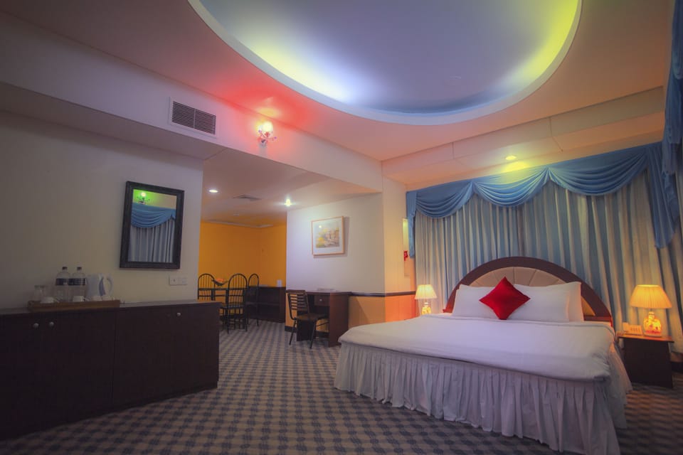 Royal Suite, 1 King Bed, Club Lounge Access, City View | Egyptian cotton sheets, premium bedding, minibar, in-room safe