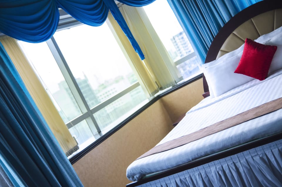 Royal Suite, 1 King Bed, Club Lounge Access, City View | Egyptian cotton sheets, premium bedding, minibar, in-room safe