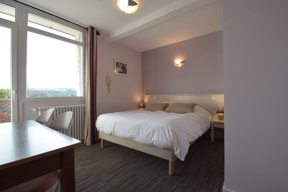 Comfort Single Room, Balcony | Laptop workspace, free WiFi, bed sheets
