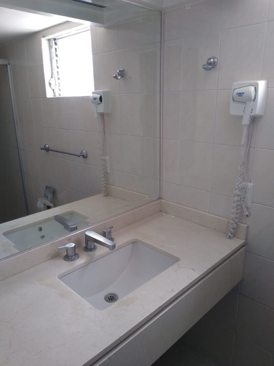 Standard Double Room, 2 Double Beds | Bathroom sink