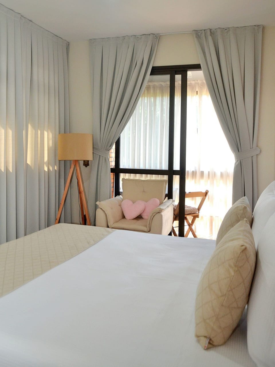 Hypo-allergenic bedding available, desk, laptop workspace, WiFi (free)