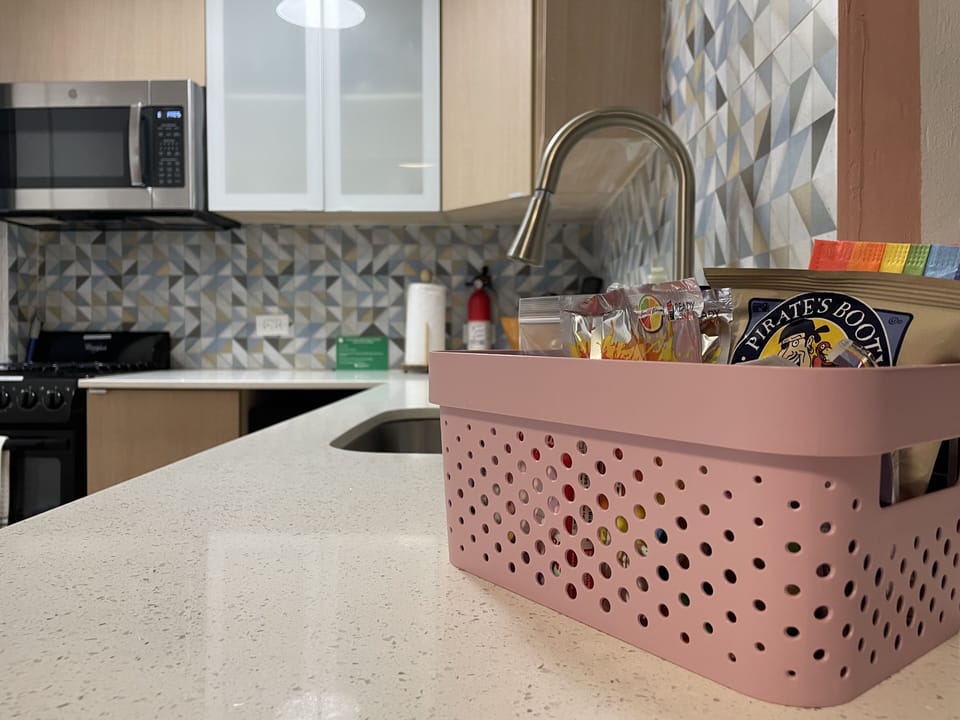 Design Studio, Multiple Beds | Private kitchen | Reusable coffee/tea filters, paper towels