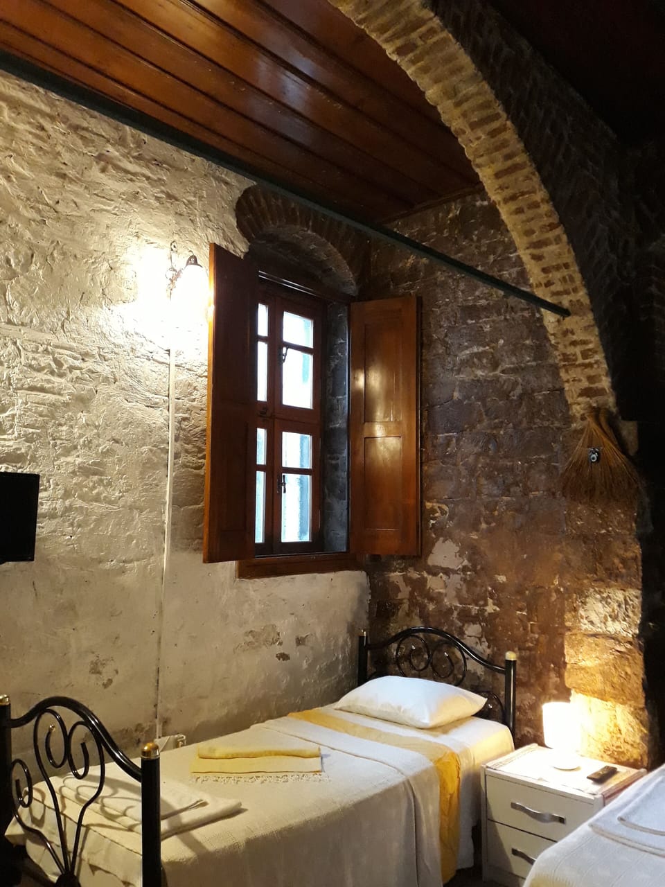 Romantic Triple Room | WiFi, individually decorated, individually furnished