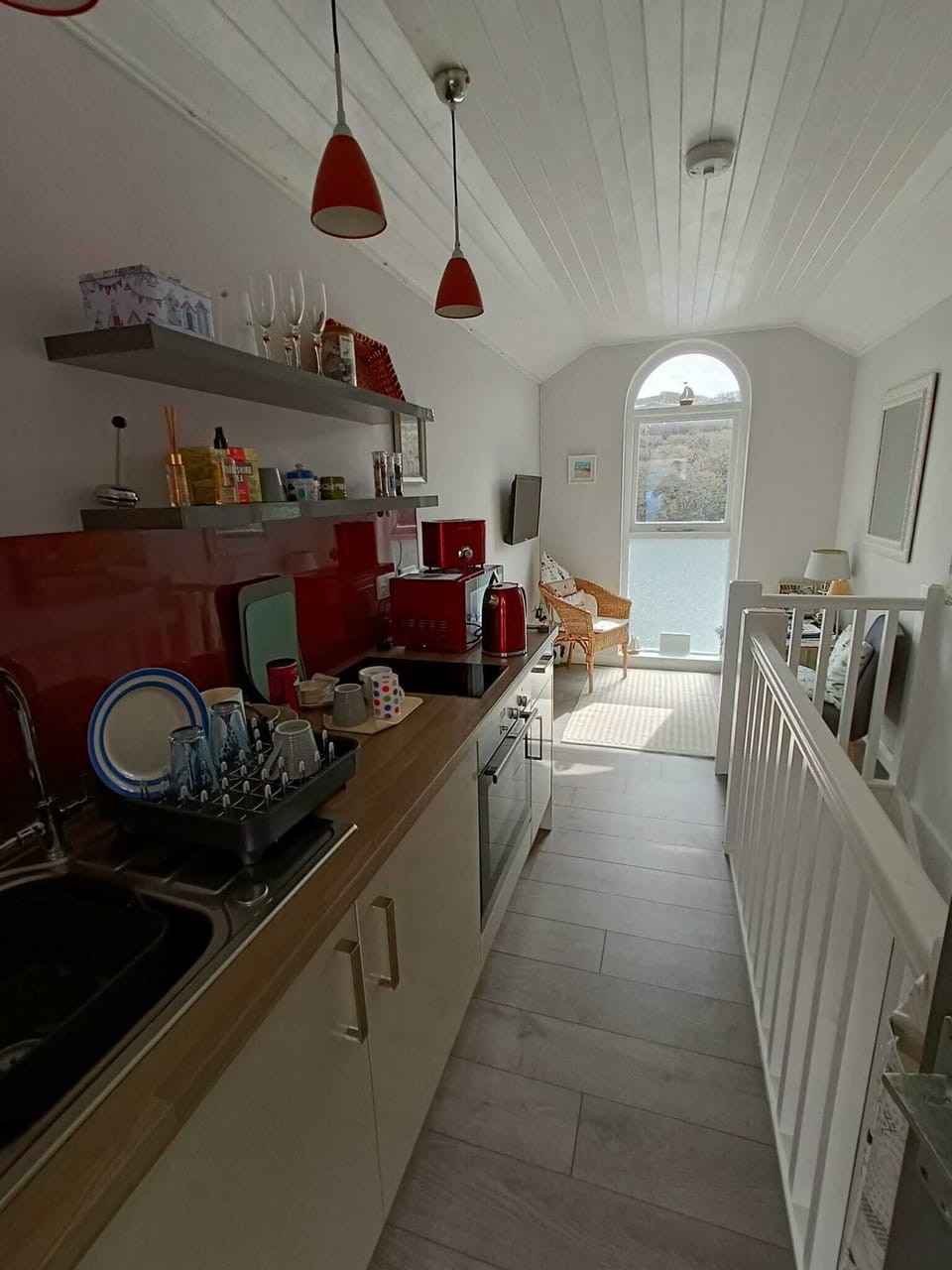 Cottage | Private kitchen | Fridge, microwave, oven, stovetop