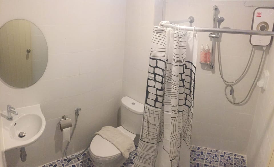 Standard Single Room, 1 Twin Bed | Bathroom shower