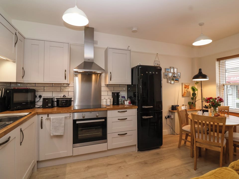 Cottage | Private kitchen | Fridge, microwave, dishwasher, electric kettle