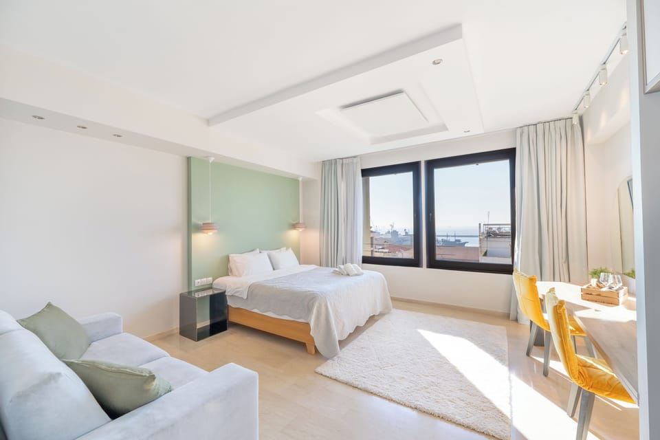 Deluxe Studio Suite, 1 Queen Bed with Sofa bed, Sea View | Blackout drapes, iron/ironing board, free WiFi, bed sheets